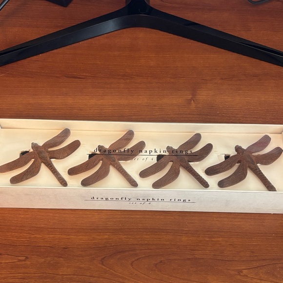 Pier 1 Other - Pier 1 Set of 4 Brown Dragonfly Napkin Rings